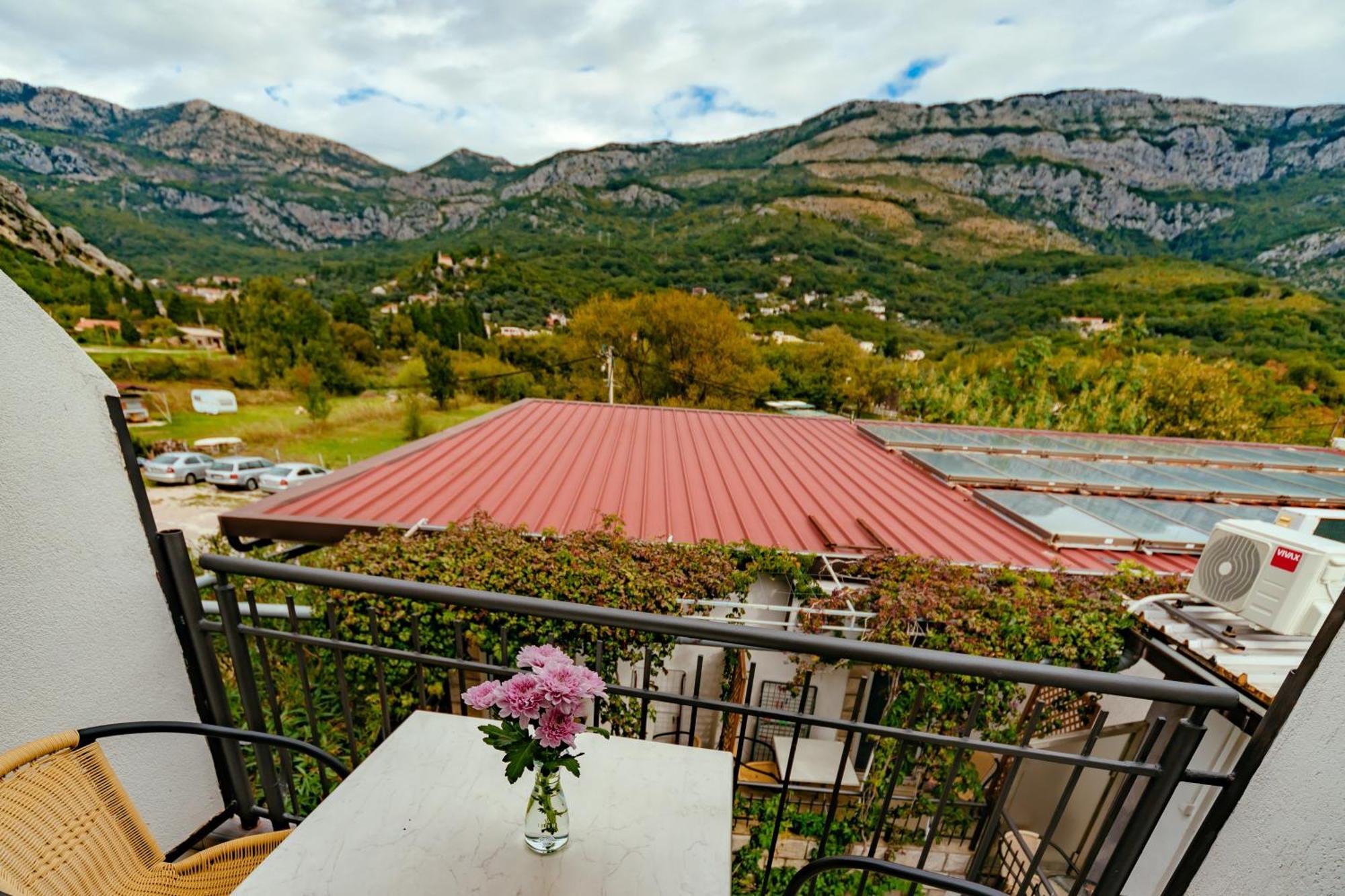 Hotel Savojo Petrovac na moru Exterior foto
