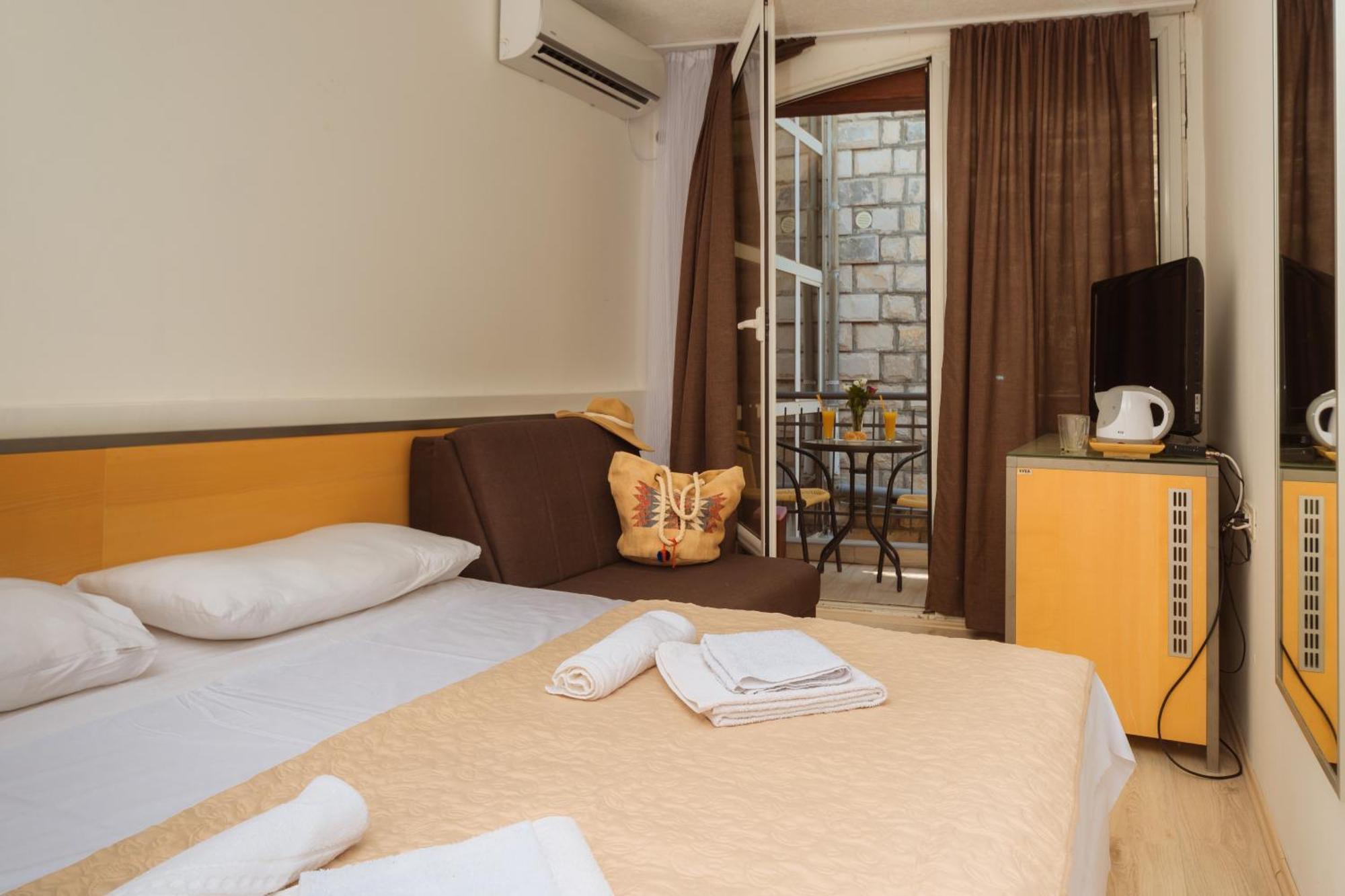 Hotel Savojo Petrovac na moru Zimmer foto